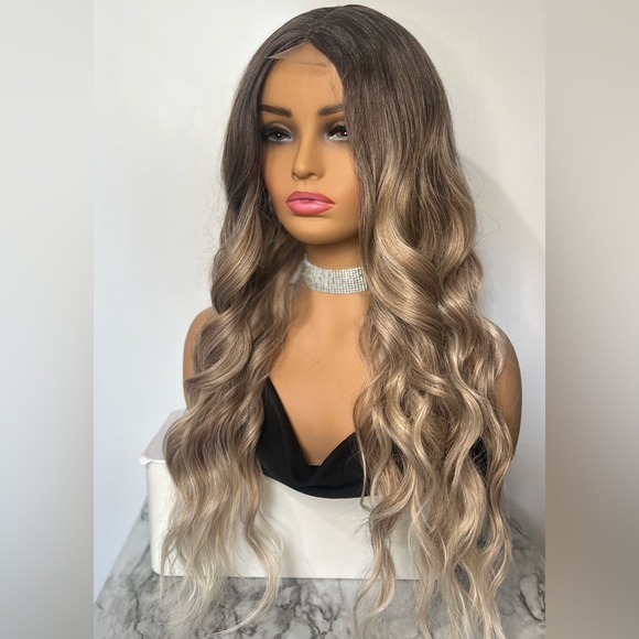 4 x 2 Lace Closure Balayage Blonde Wig 26 Inch long Natural look - Picture 1 of 7